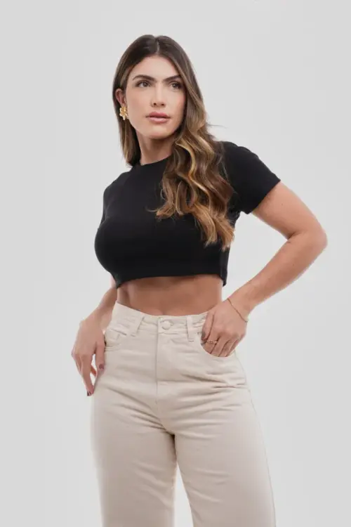 Cropped Feminino Canelado Com Bordado Na Frente